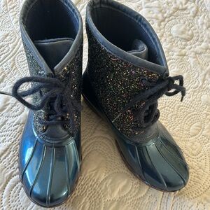 Adrienne Vittadini girl’s fashion boot Size 4 metallic blue w/sparkles. Like new